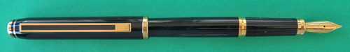 6330: CROSS LACQUER SIGNATURE IN BLACK, COMPLETE WITH BOX & PAPERS. CARTRIDGE FILLING FOUNTAIN PEN WITH 18K MEDIUM NIB.